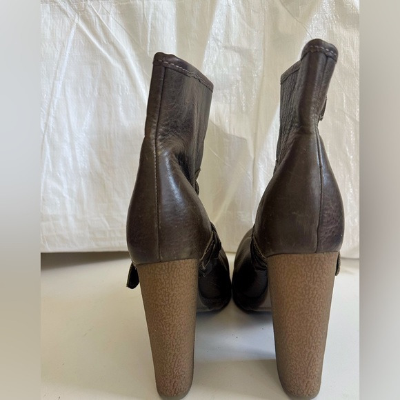 KENSIE TAUPE LEATHER BUCKLE ANKLE BOOTIE RUBBER CHUNKY HEEL 8.5 - Picture 4 of 5